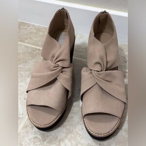 EILEEN FISHER women’s 
Raja Platform Wedge Sandal In Stone Color (Size 8.5).